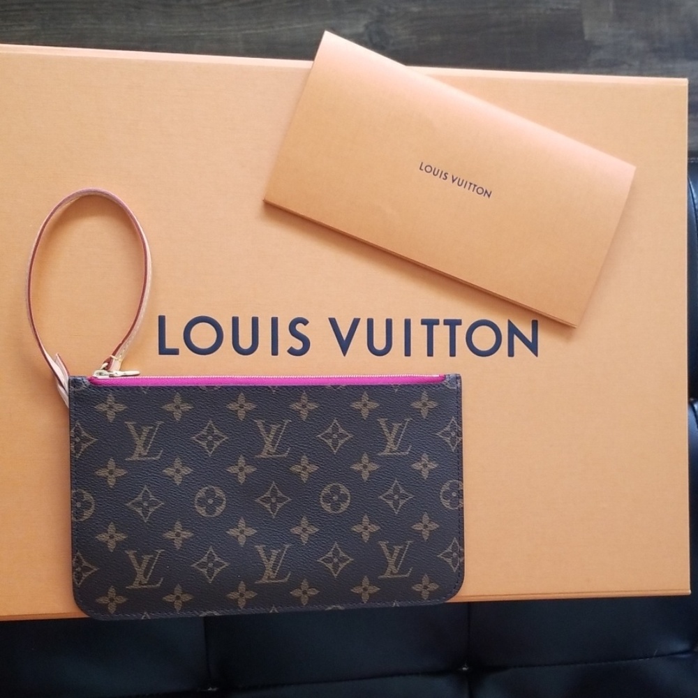 Louis Vuitton Pivoine Pouchette